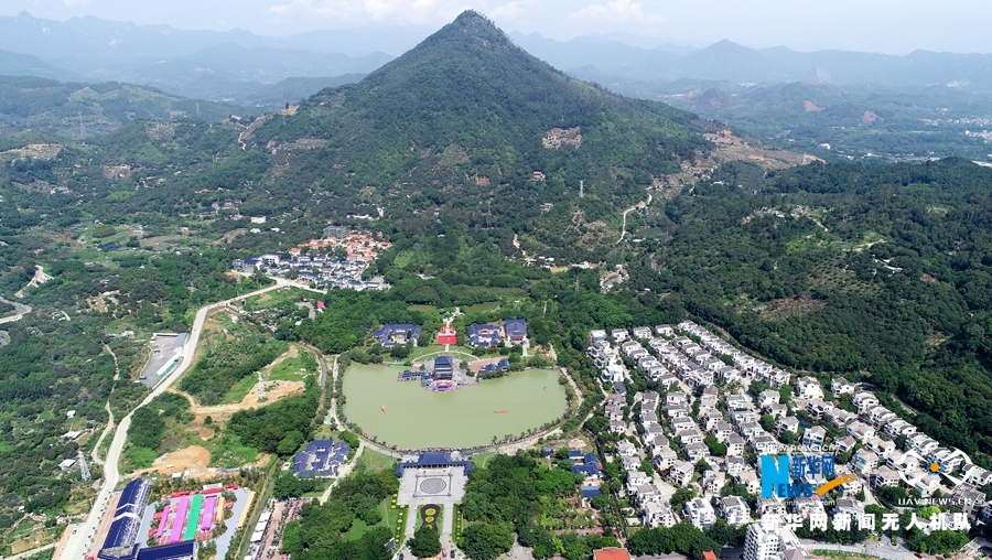 这是无人机拍摄到的福建云霄将军山公园全景和周边环境图片.