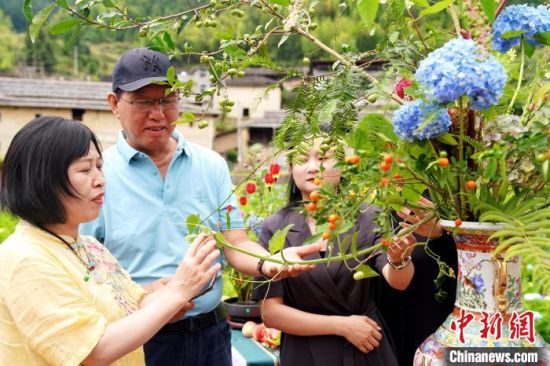 26日，福州市两岸共通标准应用现场开放日宣传活动在福州市闽侯县举行。福州市市场监管局 供图